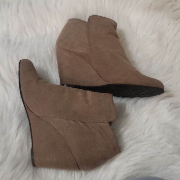 BCBG Paris Wyno Wedge Bootie Sz. 39 - Picture 4 of 9